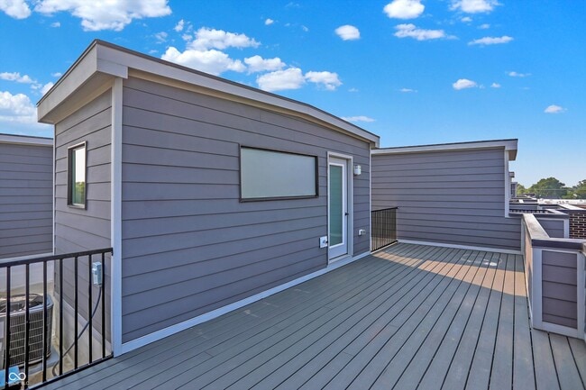 Building Photo - 1303 Deloss St