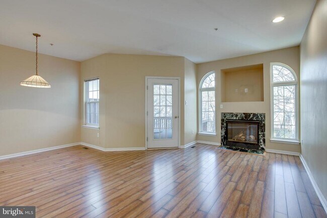 Building Photo - 6042 Blue Point Ct