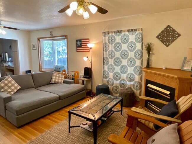 Building Photo - Charming 2-Bedroom Corner Lot Home with Be...