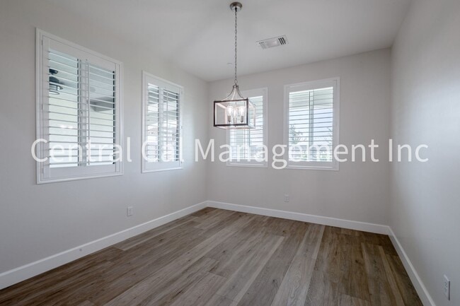 Building Photo - 4 bedroom/3 Bath Home with Solar in the Southwest - $3195 Per Month!
