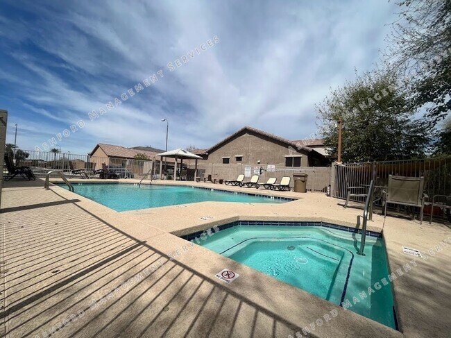 Building Photo - BEAUTIFUL 3 BEDROOM 2 BATHROOM HOUSE FOR R...