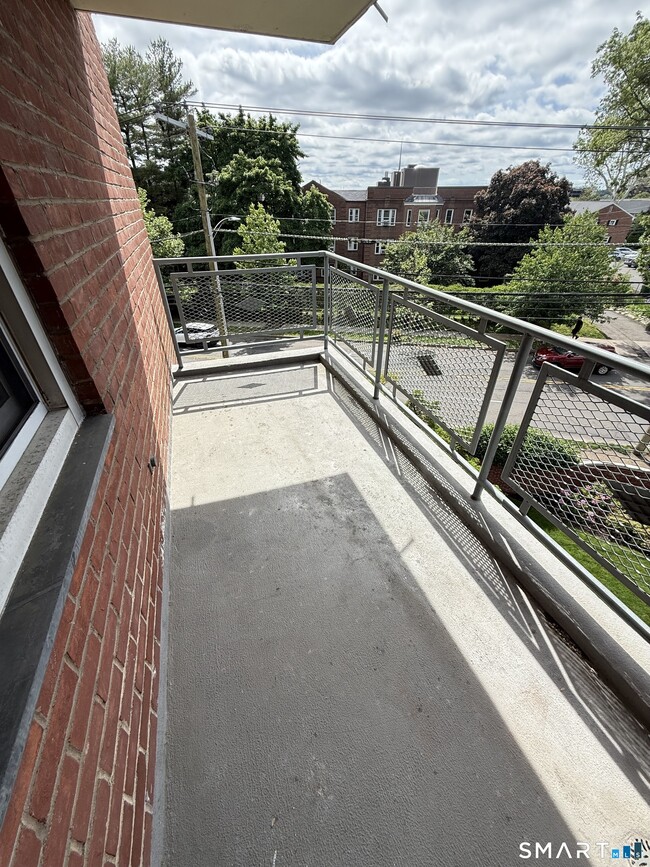 Building Photo - 71 Strawberry Hill Ave