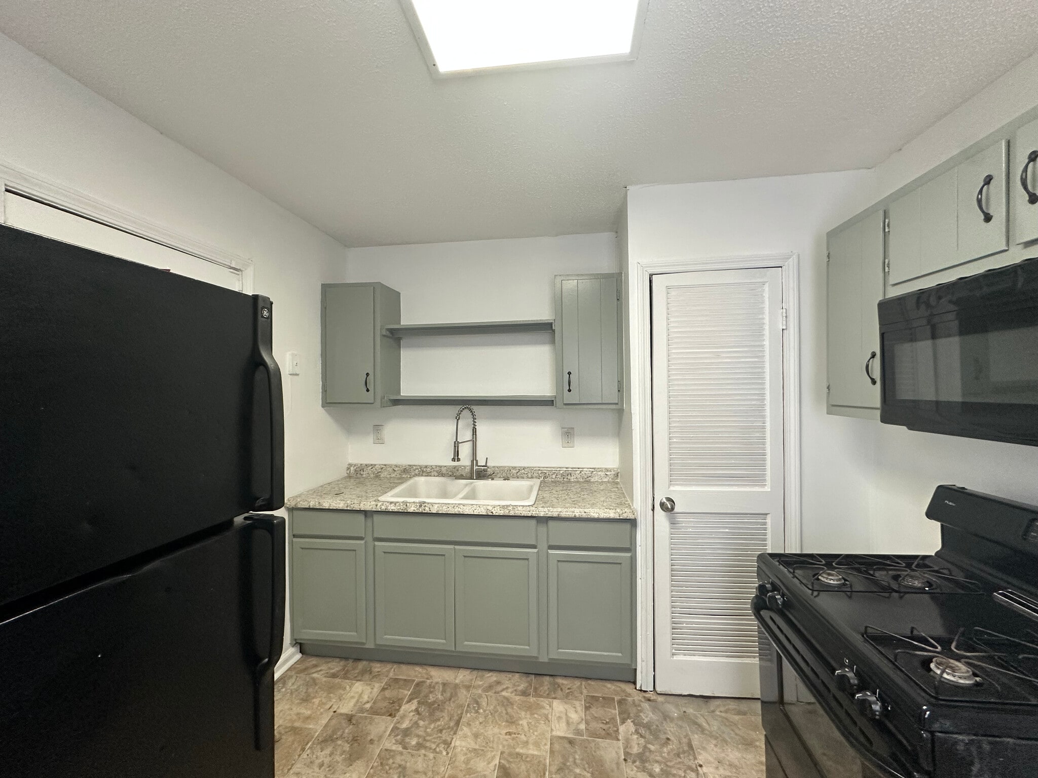 Building Photo - 1272 Lyle Pl NW