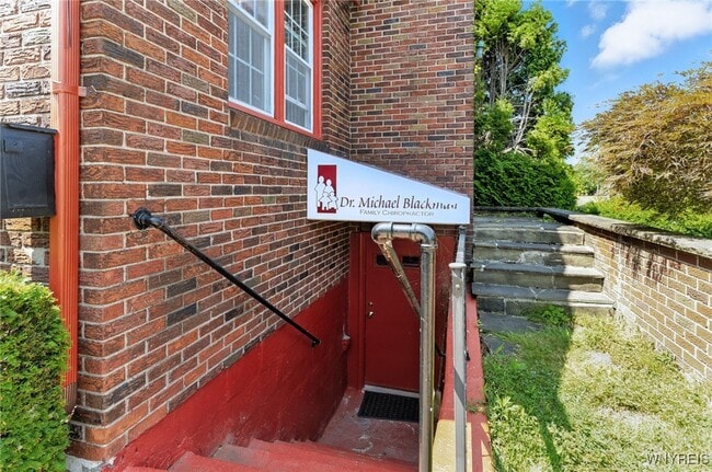 Building Photo - 841 Cleveland Dr
