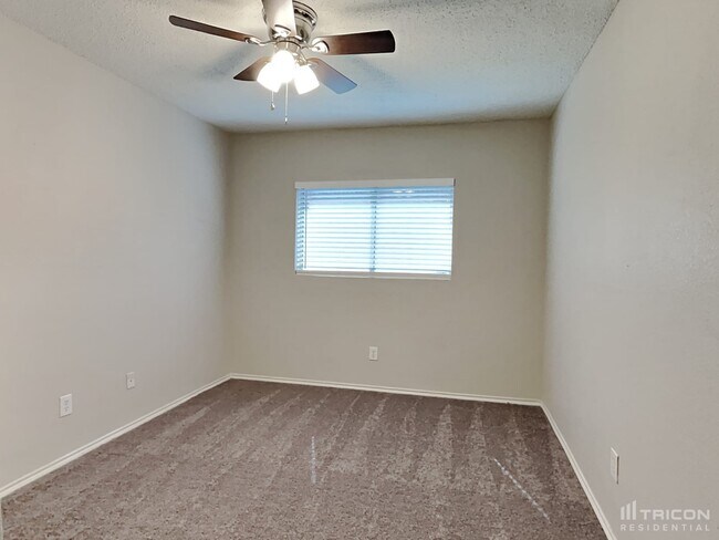 Building Photo - 9945 Sparrow Hawk Ln