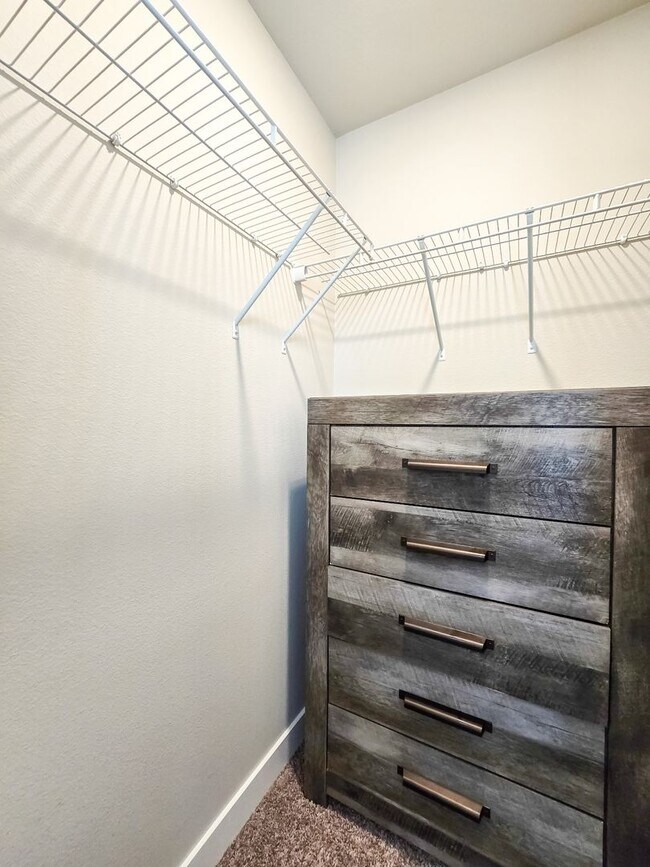 Building Photo - Newly Built Townhome 4bd 2.5ba