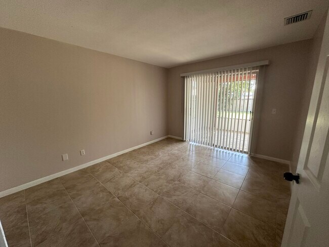 Building Photo - 744 SE Fallon Dr