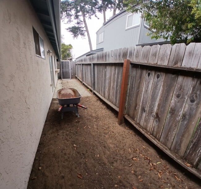 Building Photo - 1060 Santa Ynez Ave