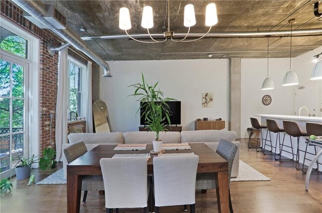 Building Photo - 3235 Roswell Rd NE