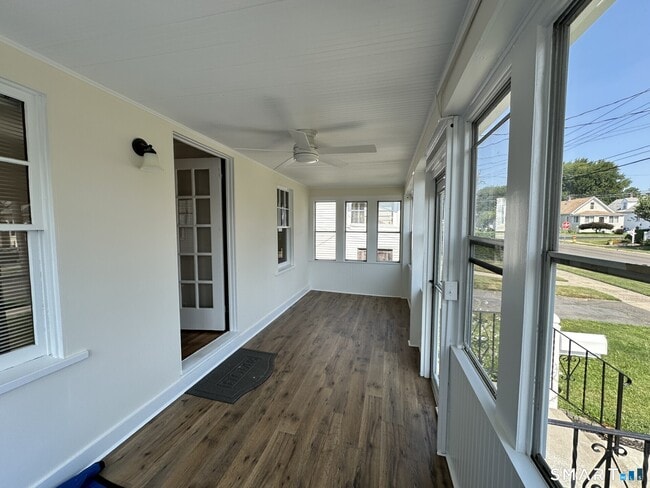 Building Photo - 128 Grove Pl