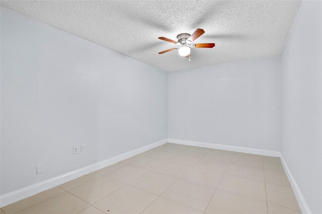 Building Photo - 842 SW 68th Ave