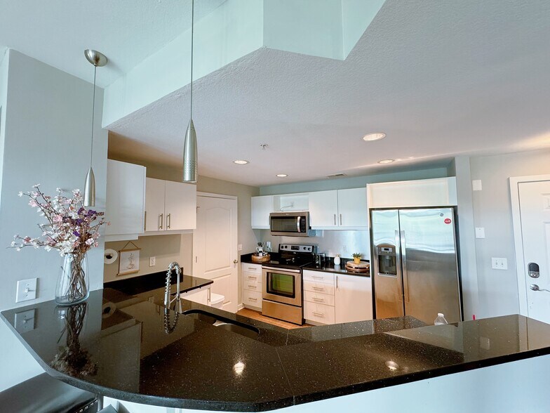 Kitchen - 390 17th St NW