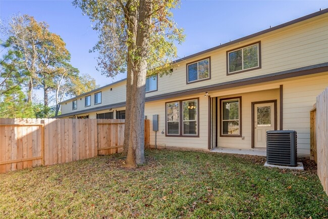 Building Photo - 15524 Marina Dr