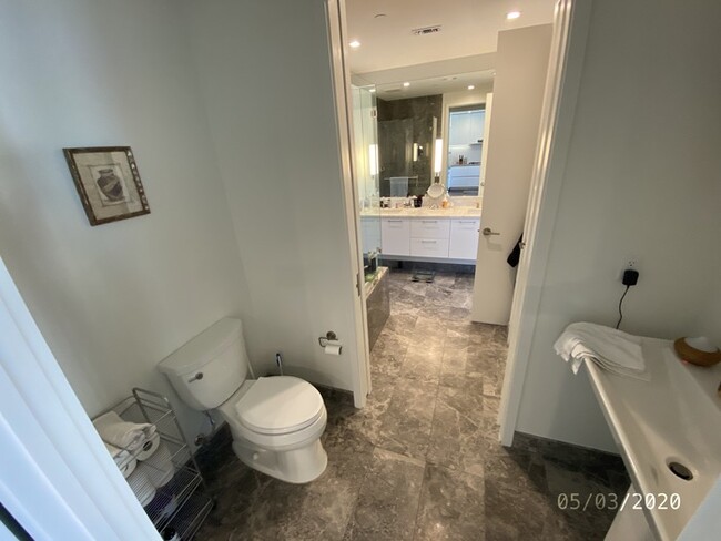 Building Photo - Charming 1BR 1BA Apartment w/ Pool & Gym in Downtown Austin