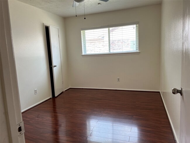 Building Photo - 8831 Hendon Ln