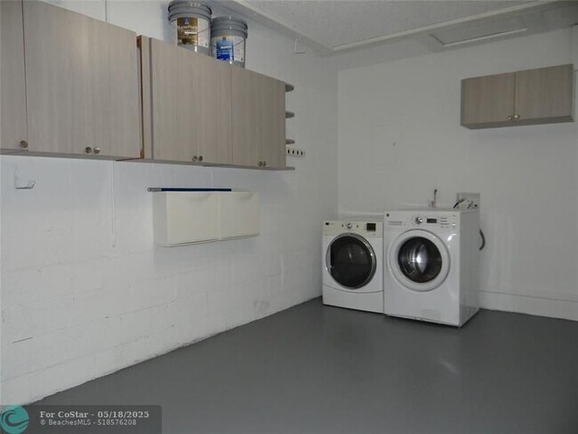 Building Photo - 4036 Eastridge Cir