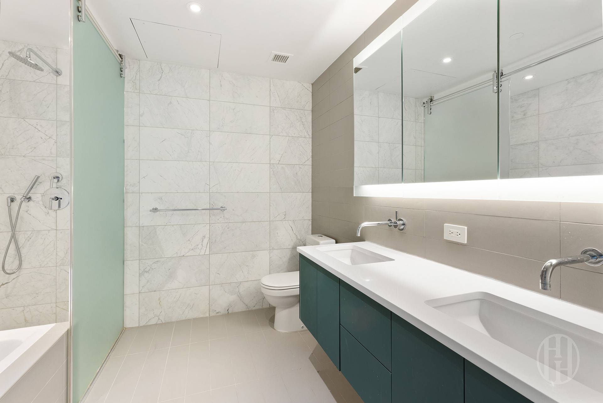 Building Photo - 123 3rd Ave