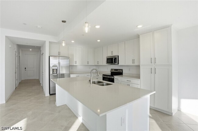 Building Photo - 15405 Grn Acrs Ave