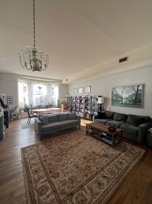 Building Photo - 2013 Walnut St