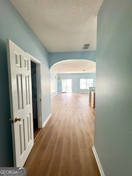 Building Photo - 3871 Pleasant Oaks Dr