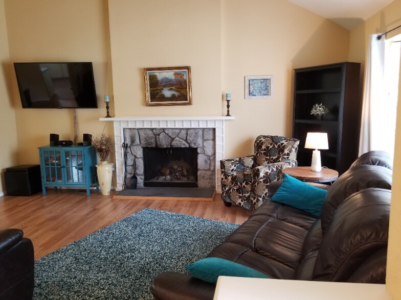 Building Photo - 6338 S Emporia Cir