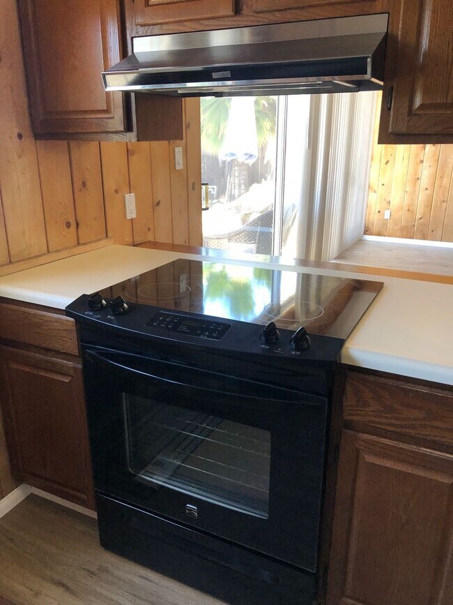 Building Photo - Spacious Single Story 4 bed 2 bath home in Serra Mesa w/2 car garage