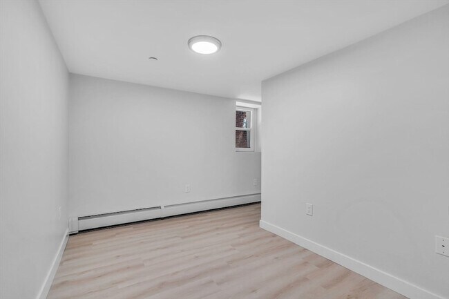 Building Photo - 74 Ruthven St