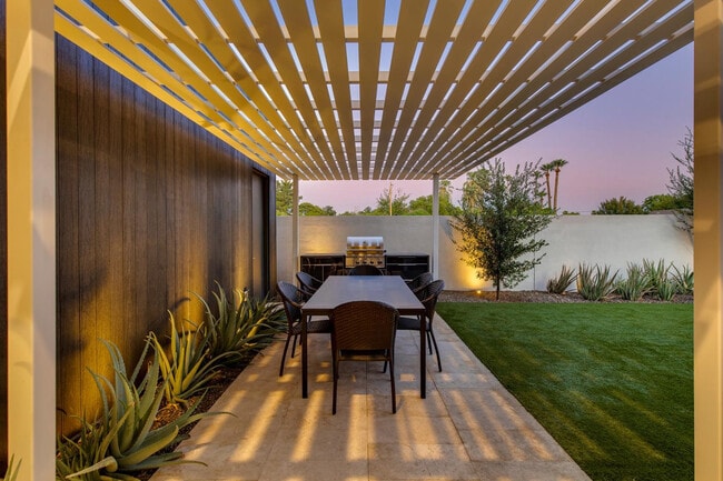 Building Photo - 1341 E Pomelo Grove Ln