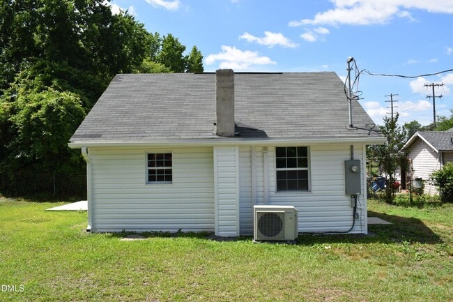 Building Photo - One-Bedroom Apartment