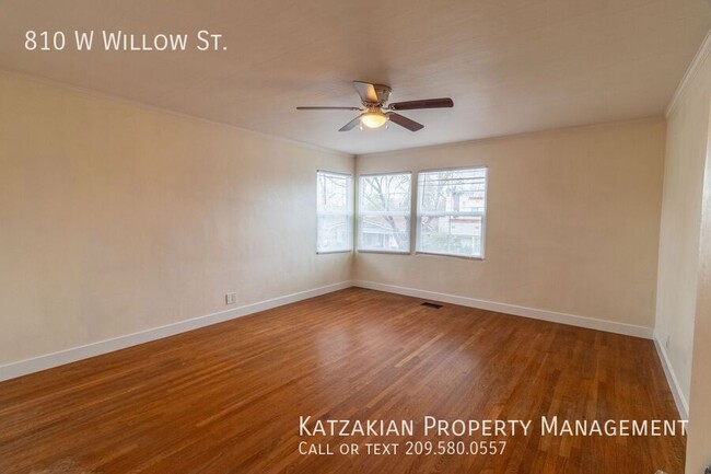 Building Photo - Large 2-Story 1-Bedroom 1.5 Bath Midtown T...