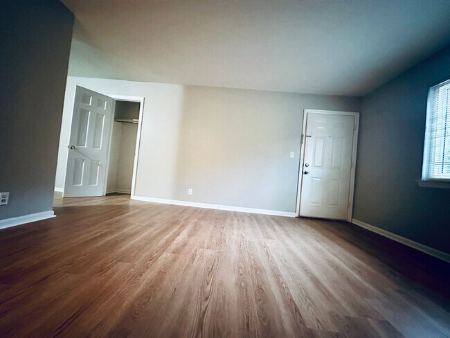 Building Photo - 3340 Pinewood Ave