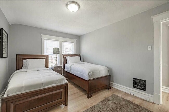 Building Photo - 6056 Clemens Ave