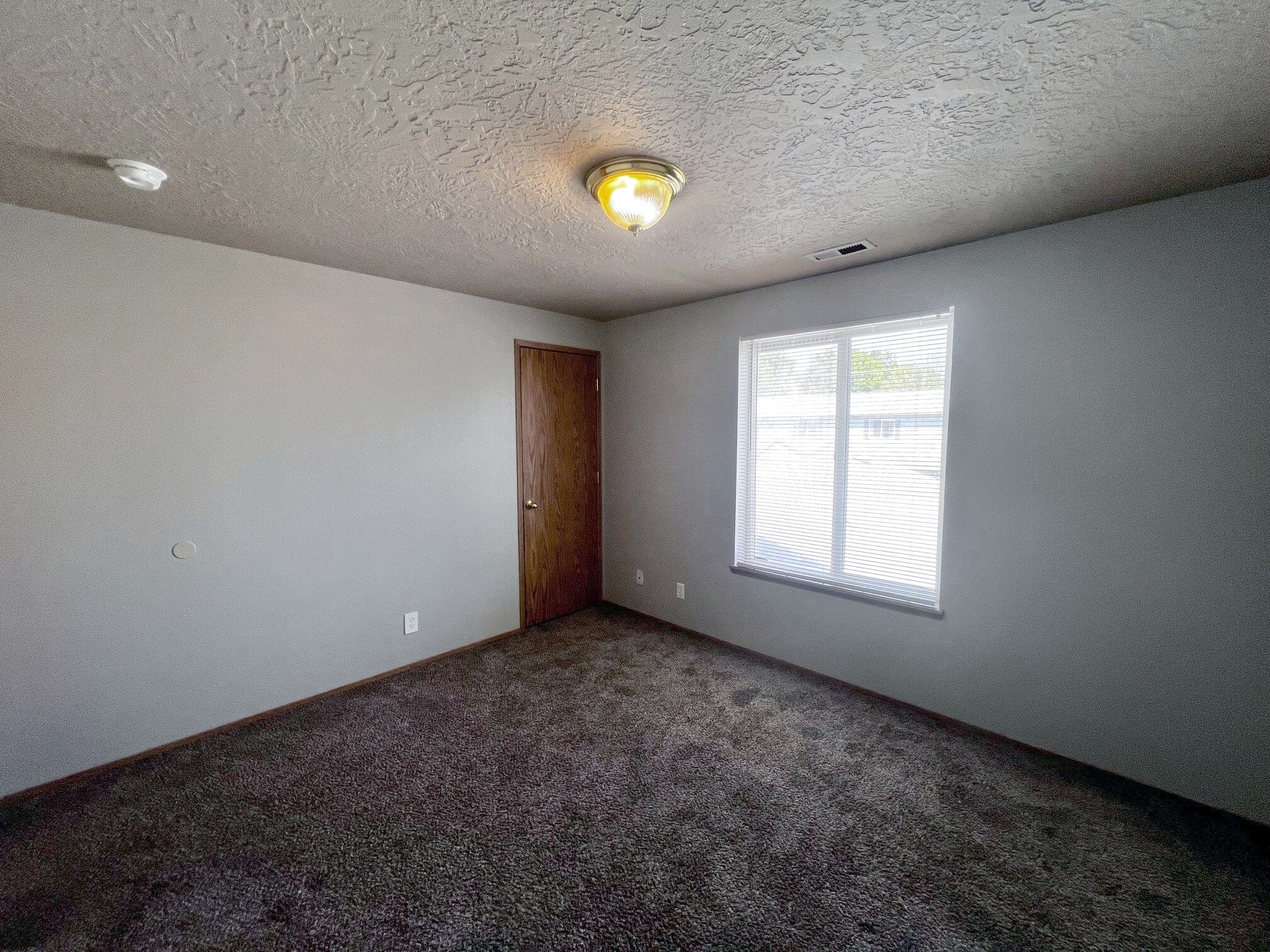 Building Photo - 4000 NE 109th Ave