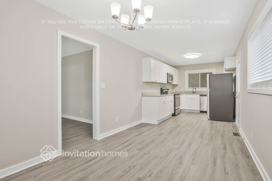 Building Photo - 327 Terrydale Dr SE