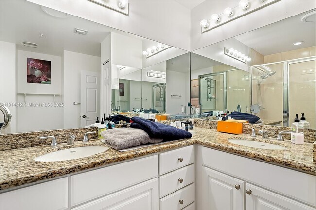 Building Photo - 3001 NE 185th St