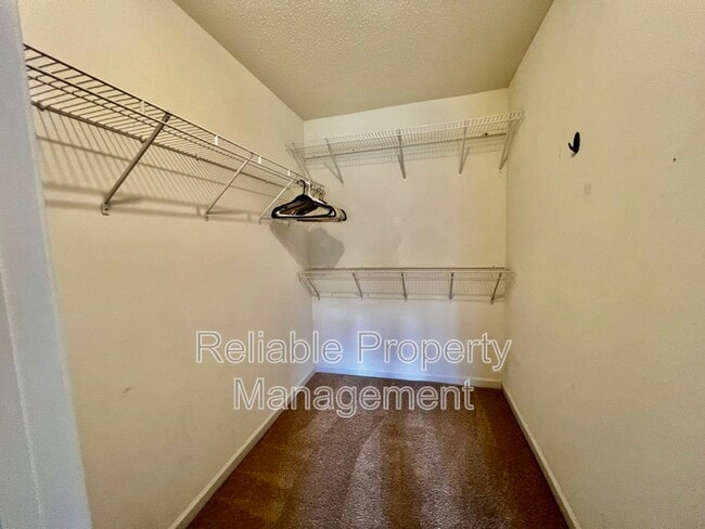 Building Photo - 203 Sturbridge Dr