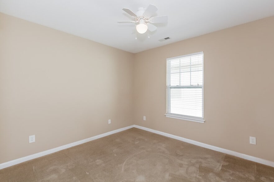 Building Photo - 6014 Colonial Garden Dr