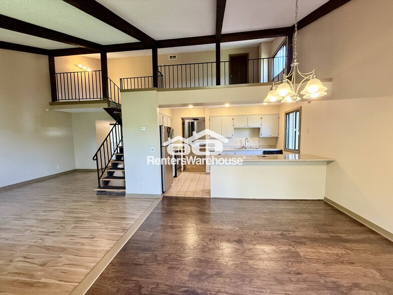 Building Photo - 14320 Fairway Dr