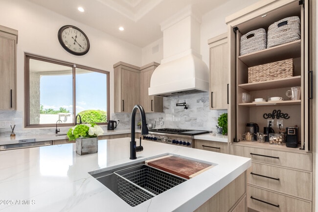 Building Photo - 6900 E Ironwood Dr