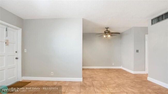 Building Photo - 1 br, 1 bath House - 1855 Plunkett St Apt 403