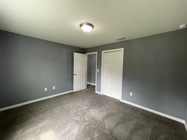 Building Photo - **Beautiful 3 Bd 2 Bath!! AVAILABLE AFTER JUNE 15TH**