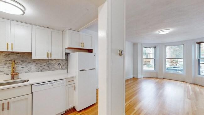 Building Photo - 513 Beacon St