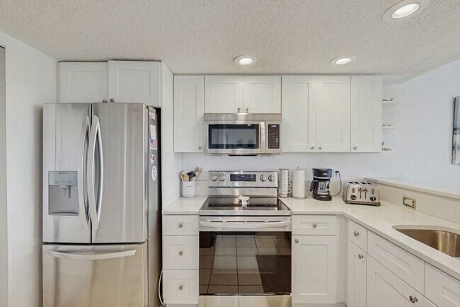 Building Photo - 3607 E Bay Dr