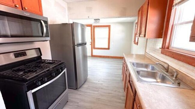 Building Photo - 6508 Paseo Blvd