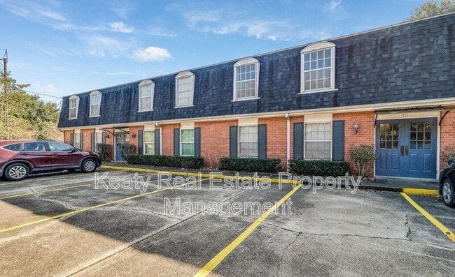 Building Photo - 211 Versailles Blvd