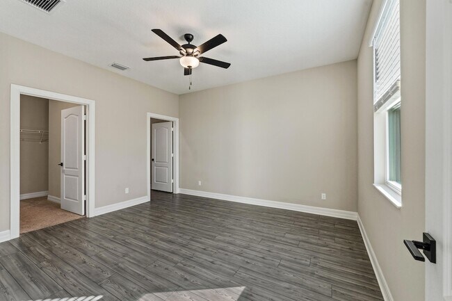 Building Photo - 1817 Party Pl