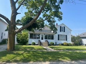 Building Photo - 1 Bedroom, 1 Bath Home,  close to Down Tow...