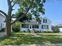 Building Photo - 1 Bedroom, 1 Bath Home,  close to Down Tow...