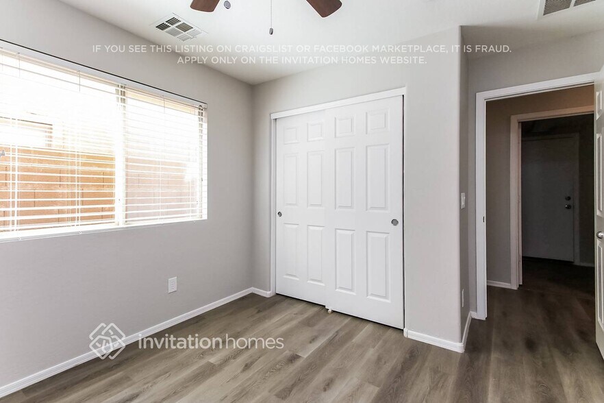Building Photo - 2561 W Silver Streak Way