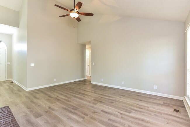 Building Photo - 6009 Legend Dr